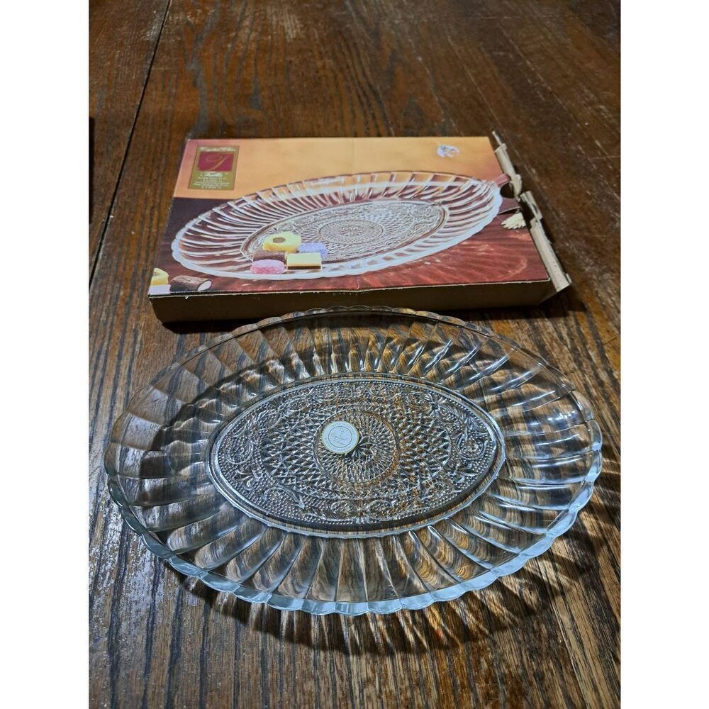 New Trellis Crystal Clear Assiette Ovarie 10" Serving Plate Crystal Glasswear